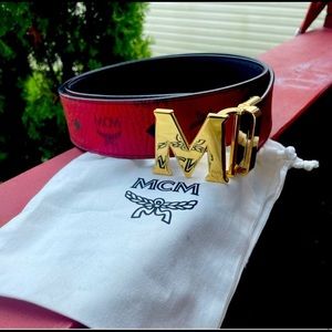 Fits good never been worn